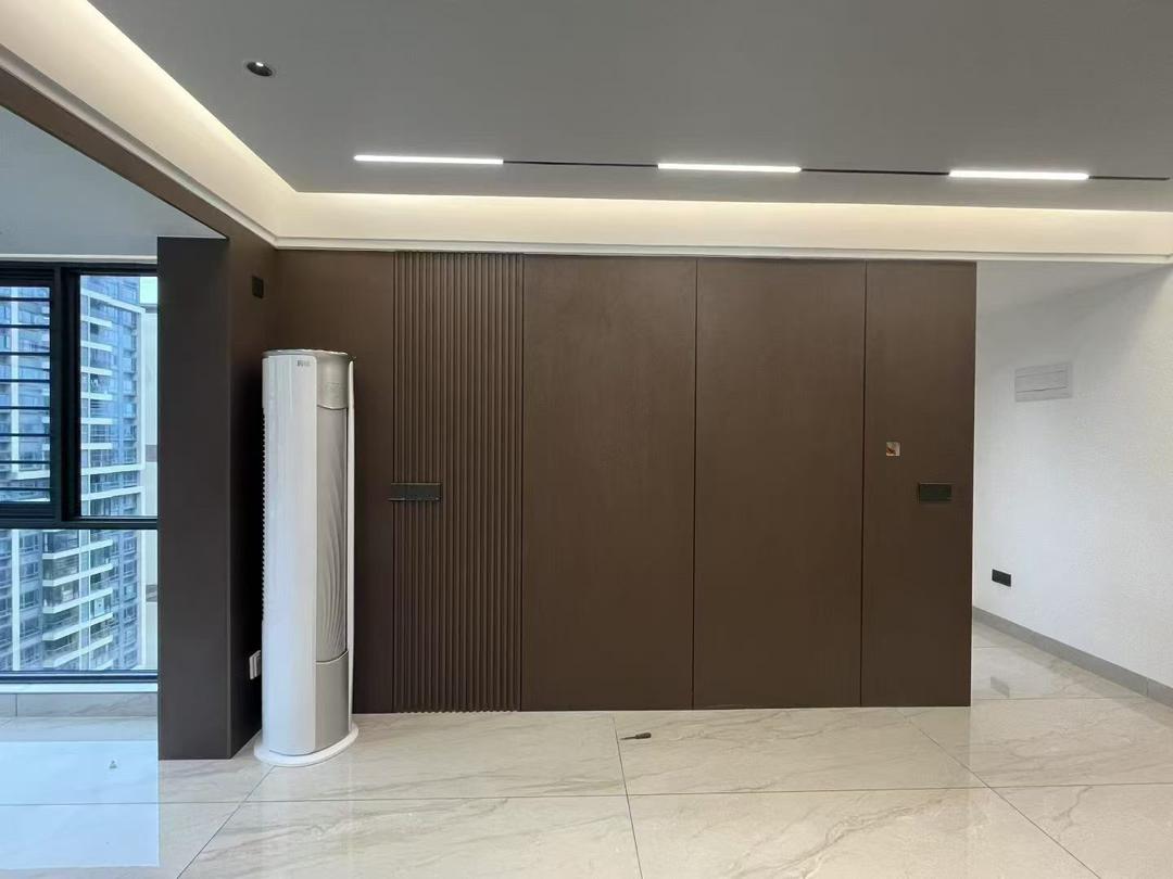 Sintered-stone feature wall